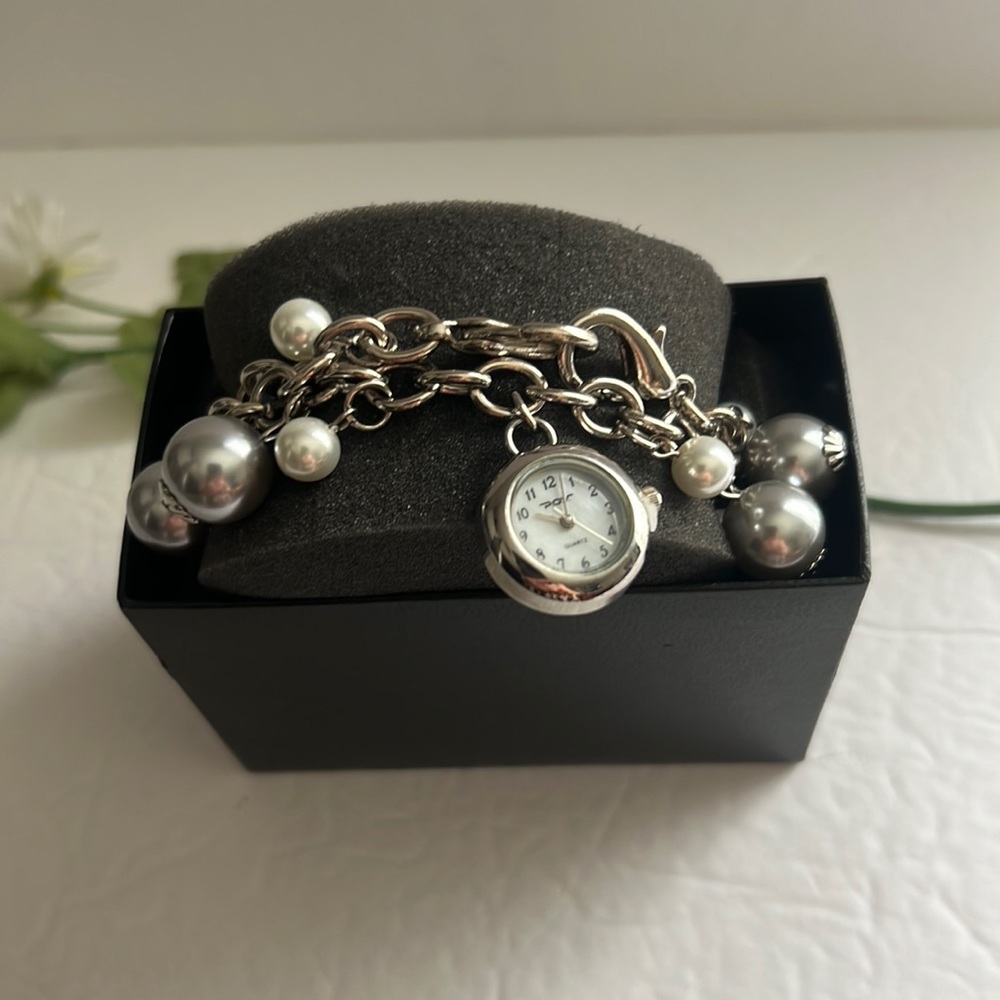 Bracelet watch with pearls. - Picture 1 of 8